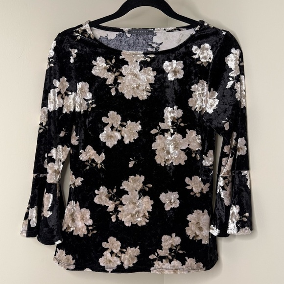 Suzy Shier Tops - Suzy Shier Floral Velvet Top w/ Bell Sleeves | Light Academia Preppy & Dressy